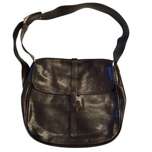 Gorgeous Johnny Farah Classic Brown Leather Crossbody Bag